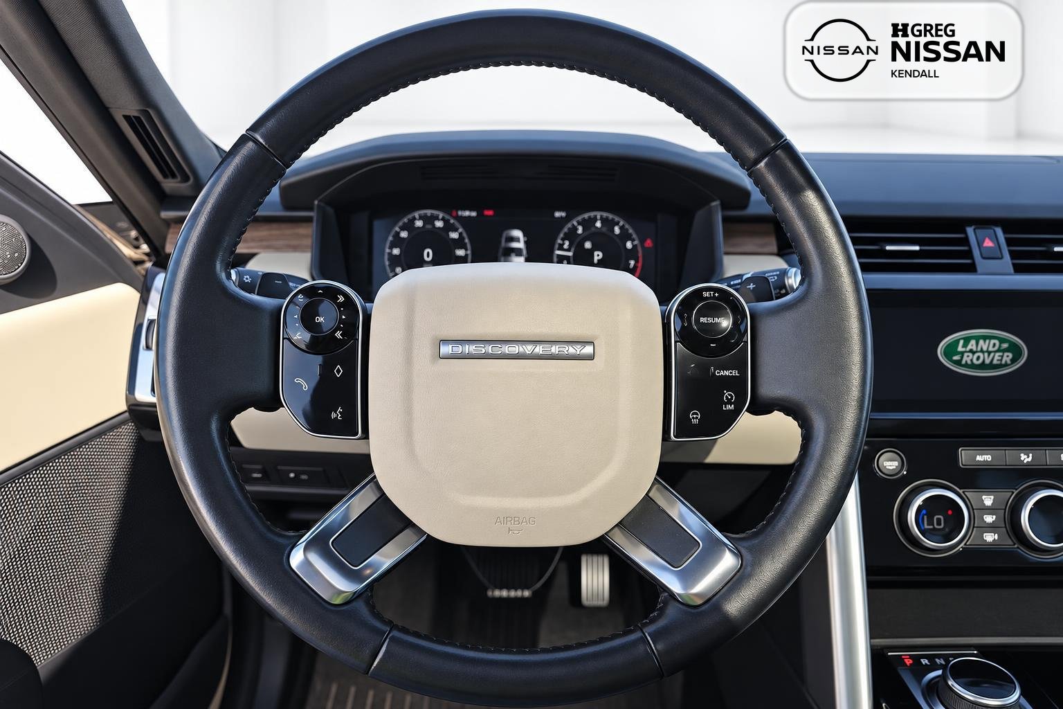 Used 2020 Land Rover Discovery HSE AWD/4WD image 10