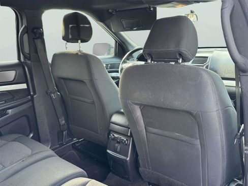 Used 2017 Ford Explorer XLT FWD image 35