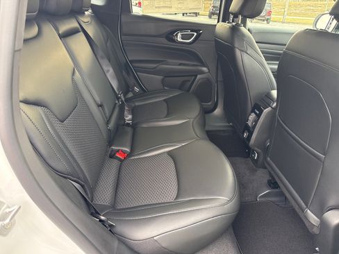 New 2026 Jeep Compass Latitude image 14