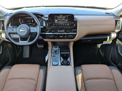 New 2025 Nissan Pathfinder Platinum image 18