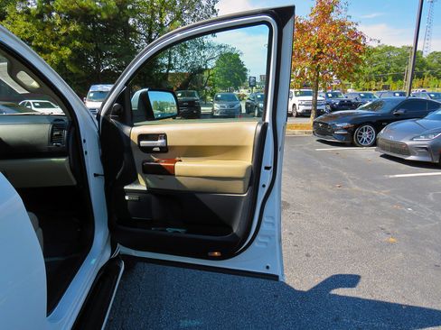 Used 2016 Toyota Sequoia Platinum image 35