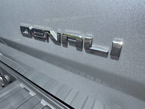 Used 2018 GMC Canyon Denali image 4