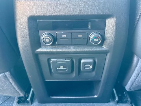 Certified 2023 Chevrolet Traverse LT w/ LT Premium Package AWD/4WD image 20