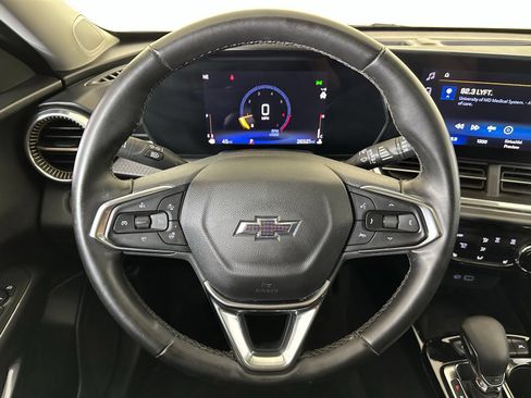 Used 2025 Chevrolet Trax ACTIV w/ Sunroof Package FWD image 8