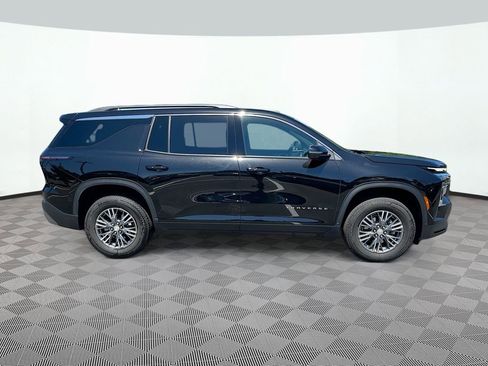 Used 2025 Chevrolet Traverse LT FWD image 4