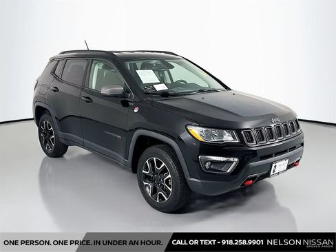 Used 2019 Jeep Compass Trailhawk AWD/4WD image 3