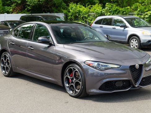 Used 2023 Alfa Romeo Giulia Veloce AWD/4WD image 9