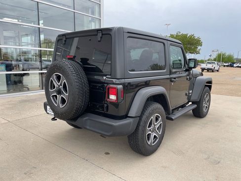 Used 2020 Jeep Wrangler Sport AWD/4WD image 5