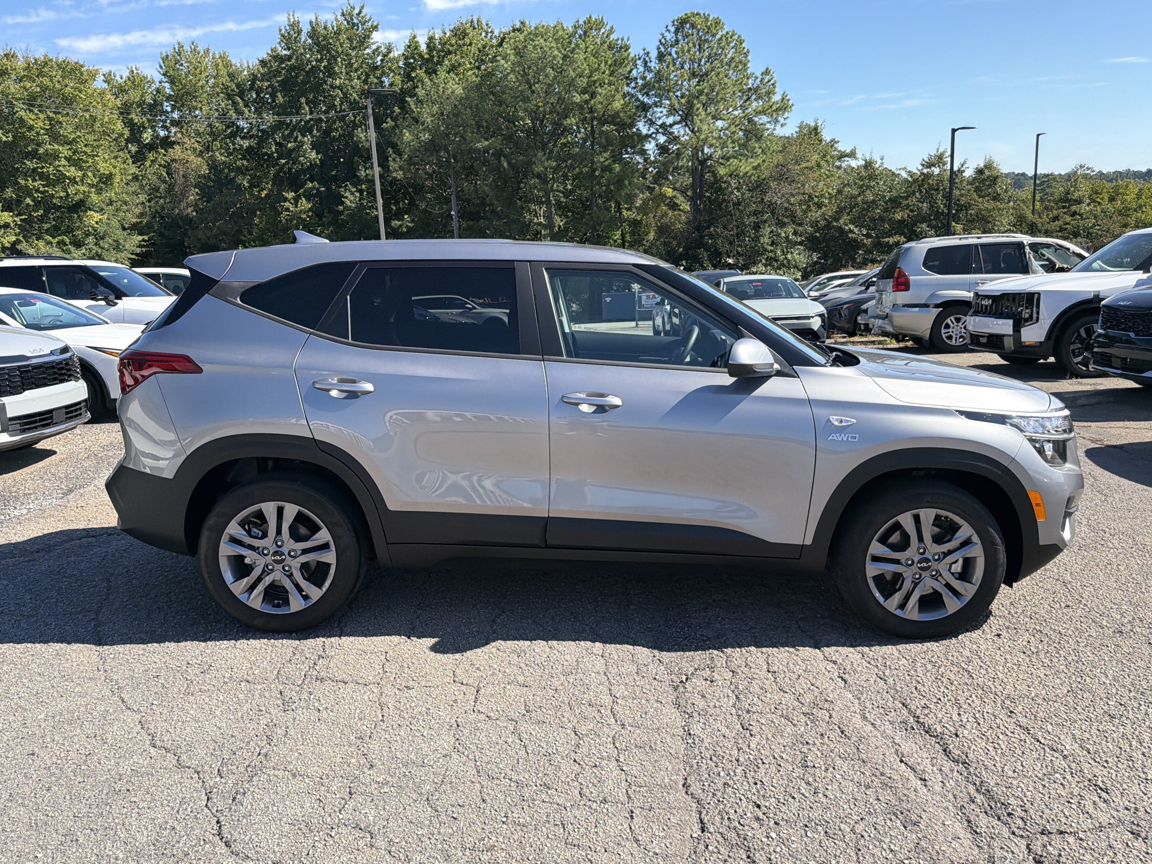 Used 2022 Kia Seltos LX AWD/4WD image 8
