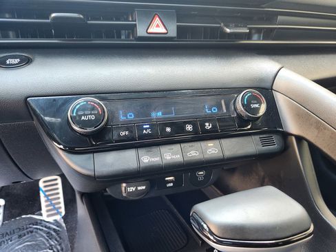 Used 2025 Hyundai Elantra Sport FWD image 25