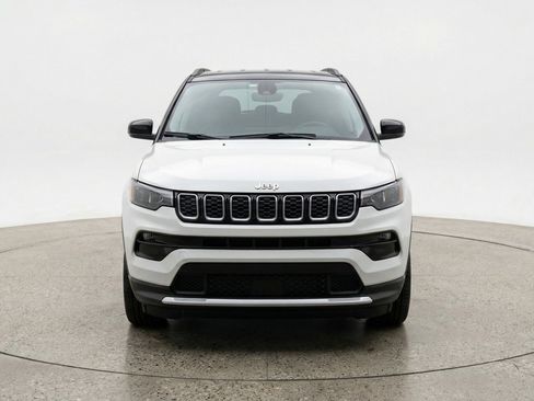Used 2025 Jeep Compass Limited image 2