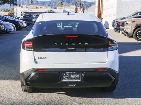 New 2026 Nissan Leaf w/ Illuminated Package FWD image 7