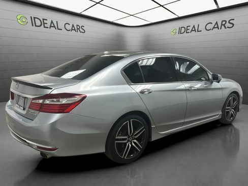 Used 2016 Honda Accord Touring image 5