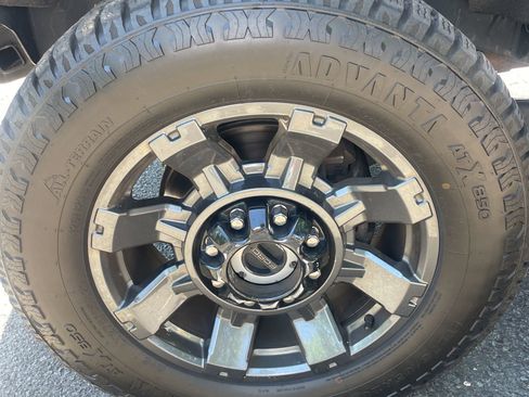 Used 2023 Ford F350 Lariat w/ Lariat Ultimate Package AWD/4WD image 7