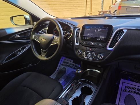 Used 2019 Chevrolet Malibu LT FWD image 12