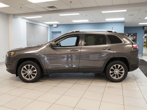 Used 2019 Jeep Cherokee Latitude Plus image 2