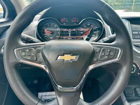 Used 2017 Chevrolet Cruze LT w/ Convenience Package FWD image 22