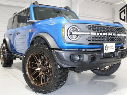 Used 2023 Ford Bronco Badlands AWD/4WD image 3