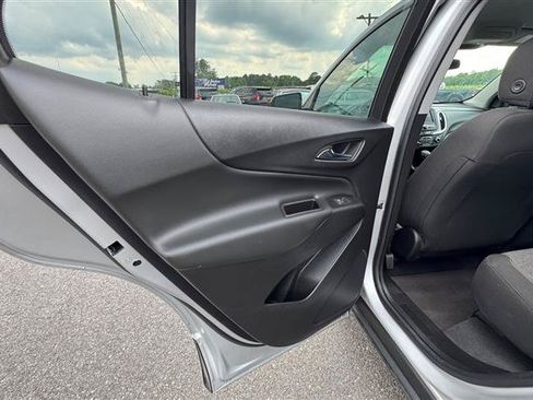 Used 2022 Chevrolet Equinox LT w/ Driver Convenience Package FWD image 32