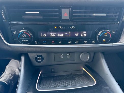 Certified 2025 Nissan Rogue Platinum w/ Tech Package FWD image 18