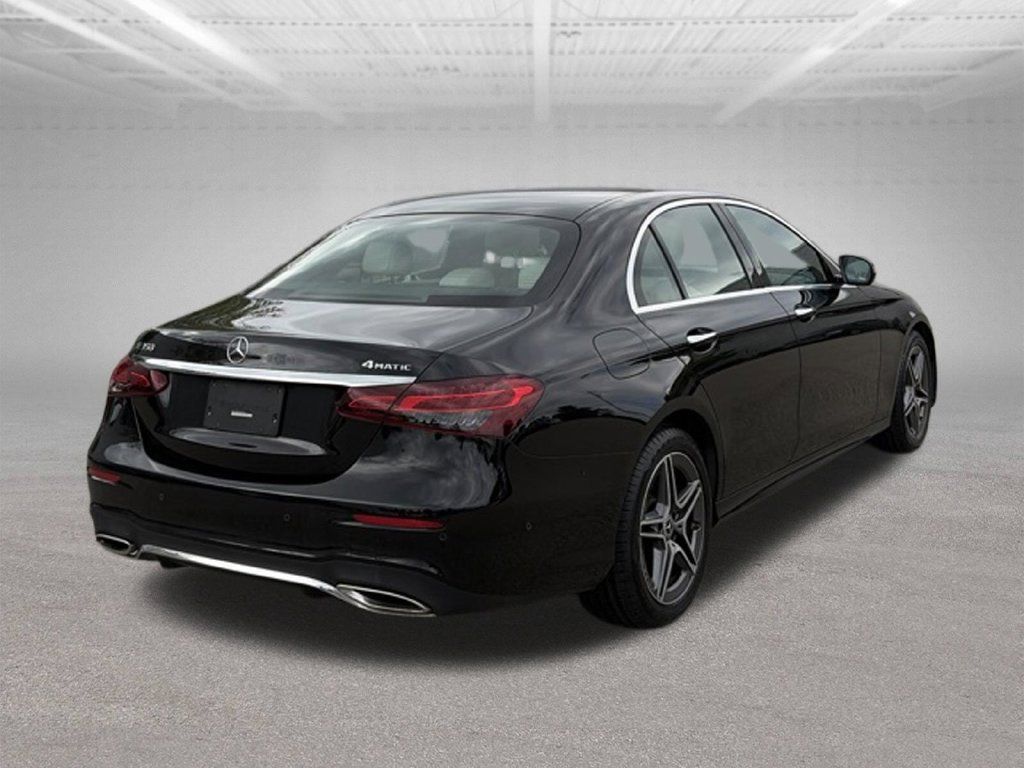 Used 2023 Mercedes-Benz E 350 4MATIC Sedan image 5
