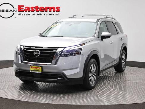 Used 2023 Nissan Pathfinder SL AWD/4WD image 1