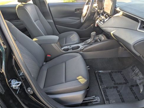 Used 2025 Toyota Corolla LE image 29