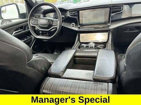 Used 2022 Jeep Wagoneer Series III w/ Premium Group I AWD/4WD image 39