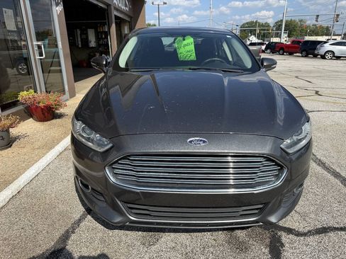Used 2016 Ford Fusion SE FWD image 3