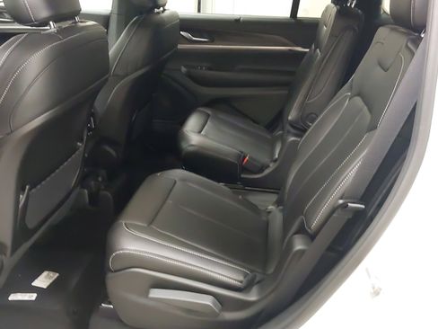 New 2025 Jeep Grand Cherokee L Limited image 38