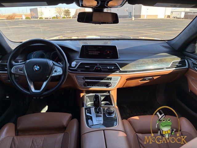 Used 2019 BMW 750i w/ Executive Package RWD image 12