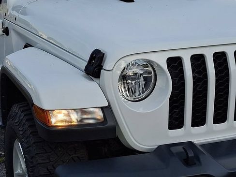 Used 2022 Jeep Gladiator Sport AWD/4WD image 11