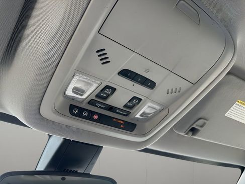 Used 2018 GMC Acadia SLT image 22