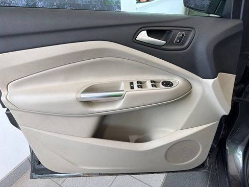 Used 2017 Ford Escape SE FWD image 17