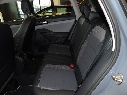 Used 2023 Volkswagen Taos SE w/ Panoramic Sunroof Package AWD/4WD image 23