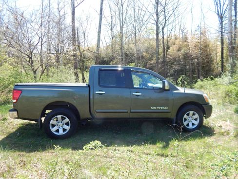 Used 2005 Nissan Titan LE w/ (T01) Tow Pkg AWD/4WD image 8