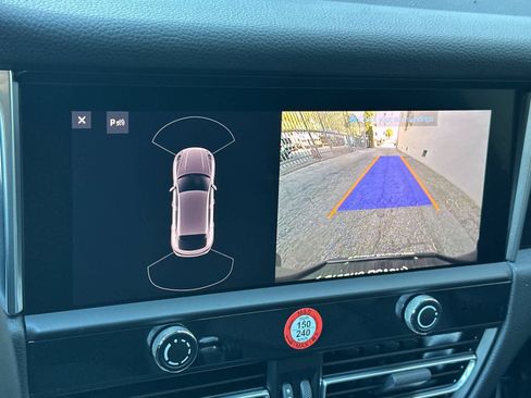 Used 2025 Porsche Macan image 22