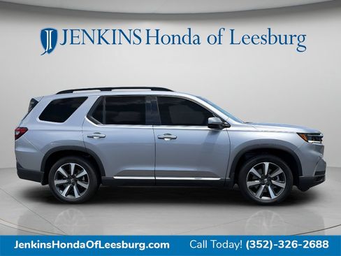 Certified 2025 Honda Pilot Touring image 2