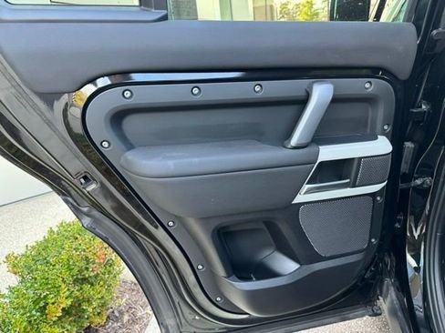 Used 2024 Land Rover Defender 110 X-Dynamic SE image 30