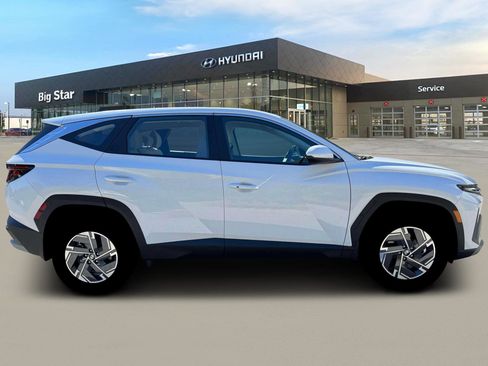 New 2026 Hyundai Tucson Blue SE image 9