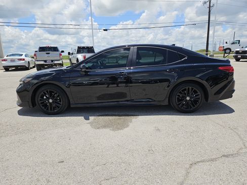 Used 2025 Toyota Camry SE w/ Convenience Package FWD image 4