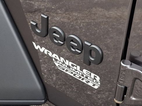 Used 2021 Jeep Wrangler Unlimited Sport image 32