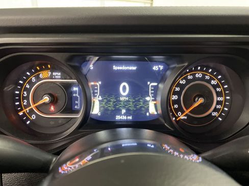 Used 2025 Jeep Wrangler Sahara image 27