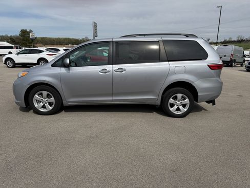 Used 2017 Toyota Sienna LE FWD image 8
