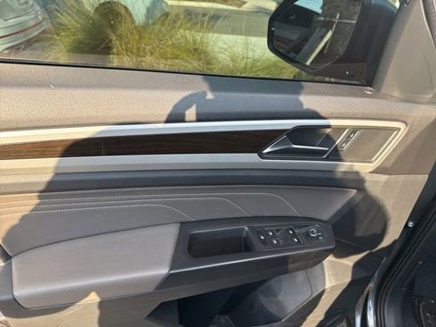 Used 2023 Volkswagen Atlas SE image 17