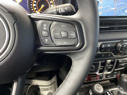 Certified 2025 Jeep Gladiator Mojave image 22