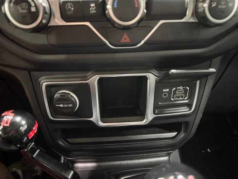 Used 2019 Jeep Wrangler Sport AWD/4WD image 19