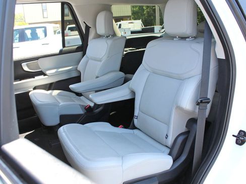 Used 2025 Ford Expedition Platinum AWD/4WD image 48