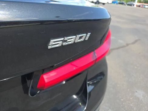 Used 2021 BMW 530i w/ Premium Package RWD image 11