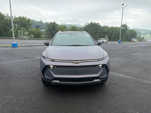 Used 2025 Chevrolet Equinox EV LT w/ Active Safety Package 3 AWD/4WD image 3